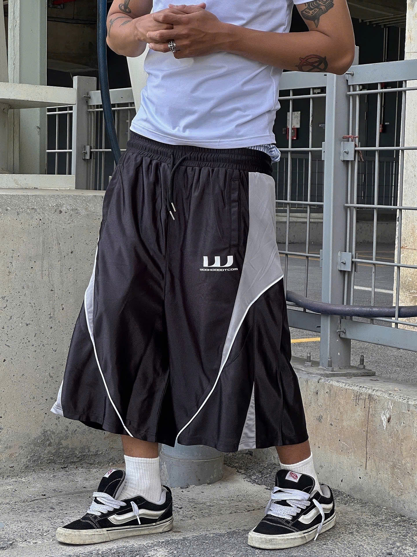 WHDC BAGGY BASKETBALL SHORTS IN WHITE
