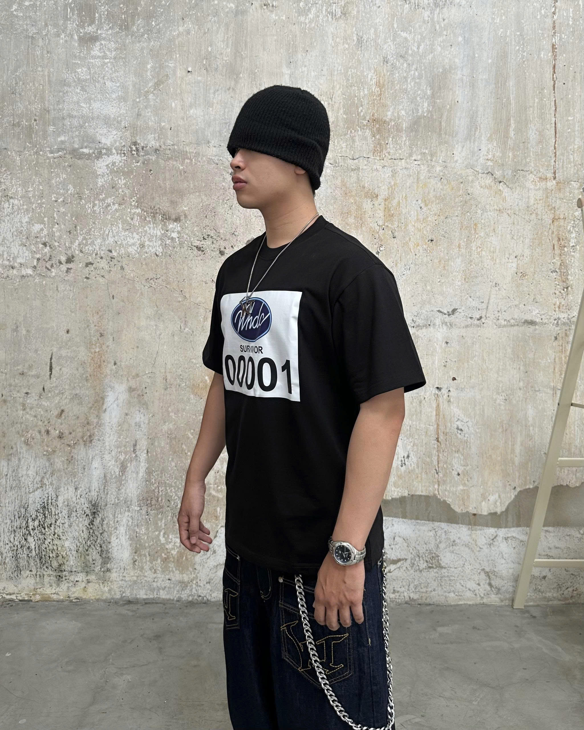 WHDC IDOL +1 SURVIVOR TEE IN BLACK