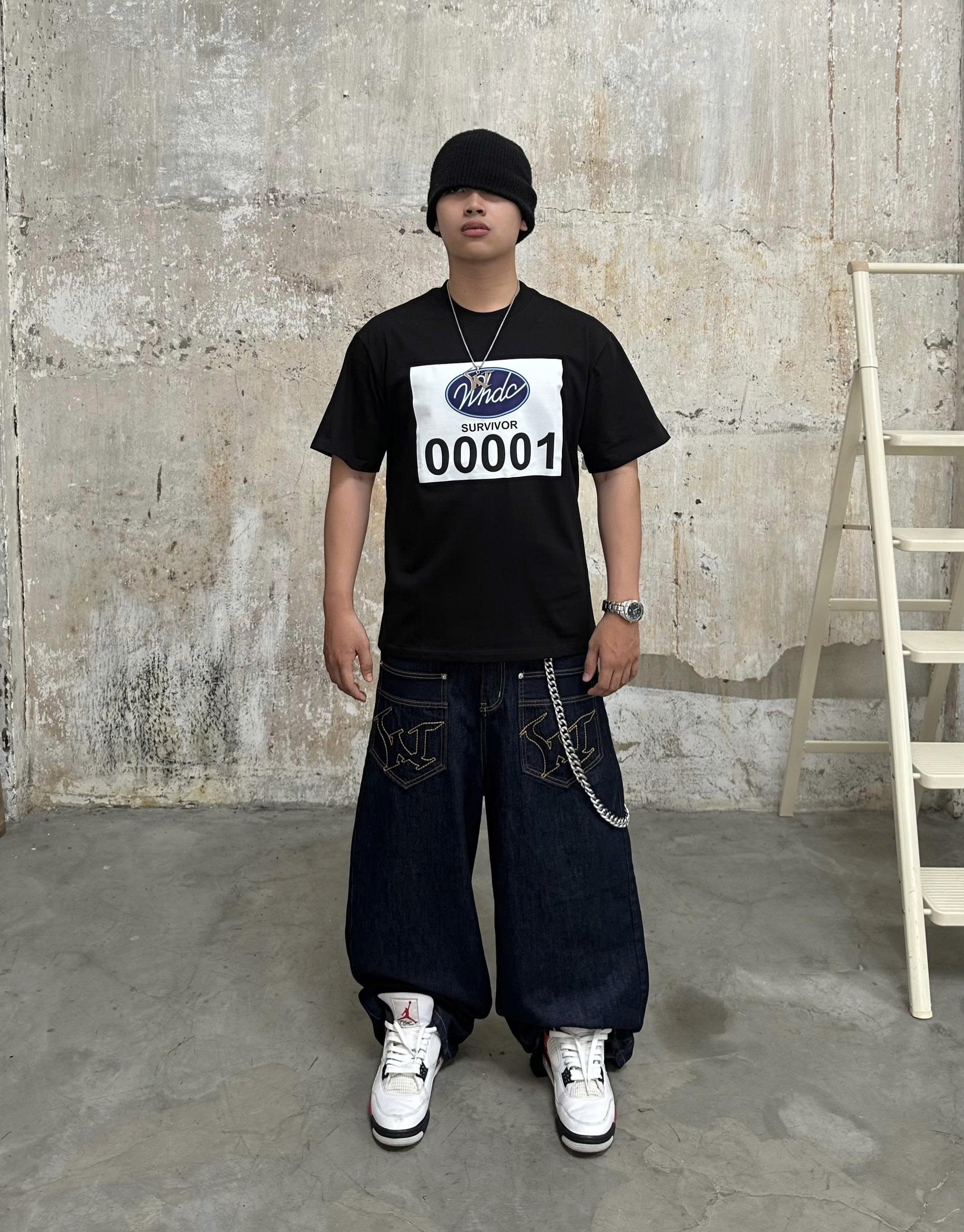 WHDC IDOL +1 SURVIVOR TEE IN BLACK