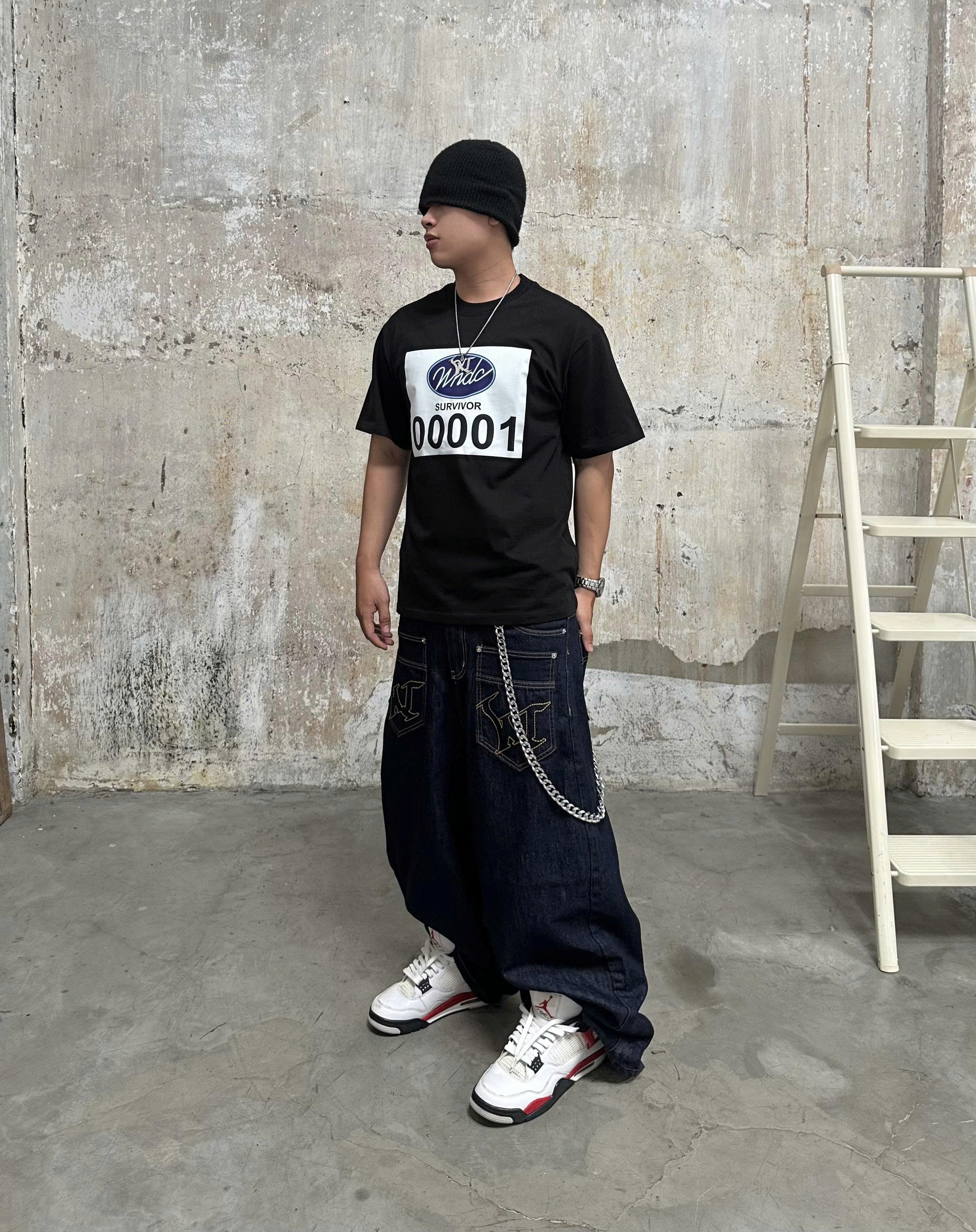 WHDC IDOL +1 SURVIVOR TEE IN BLACK