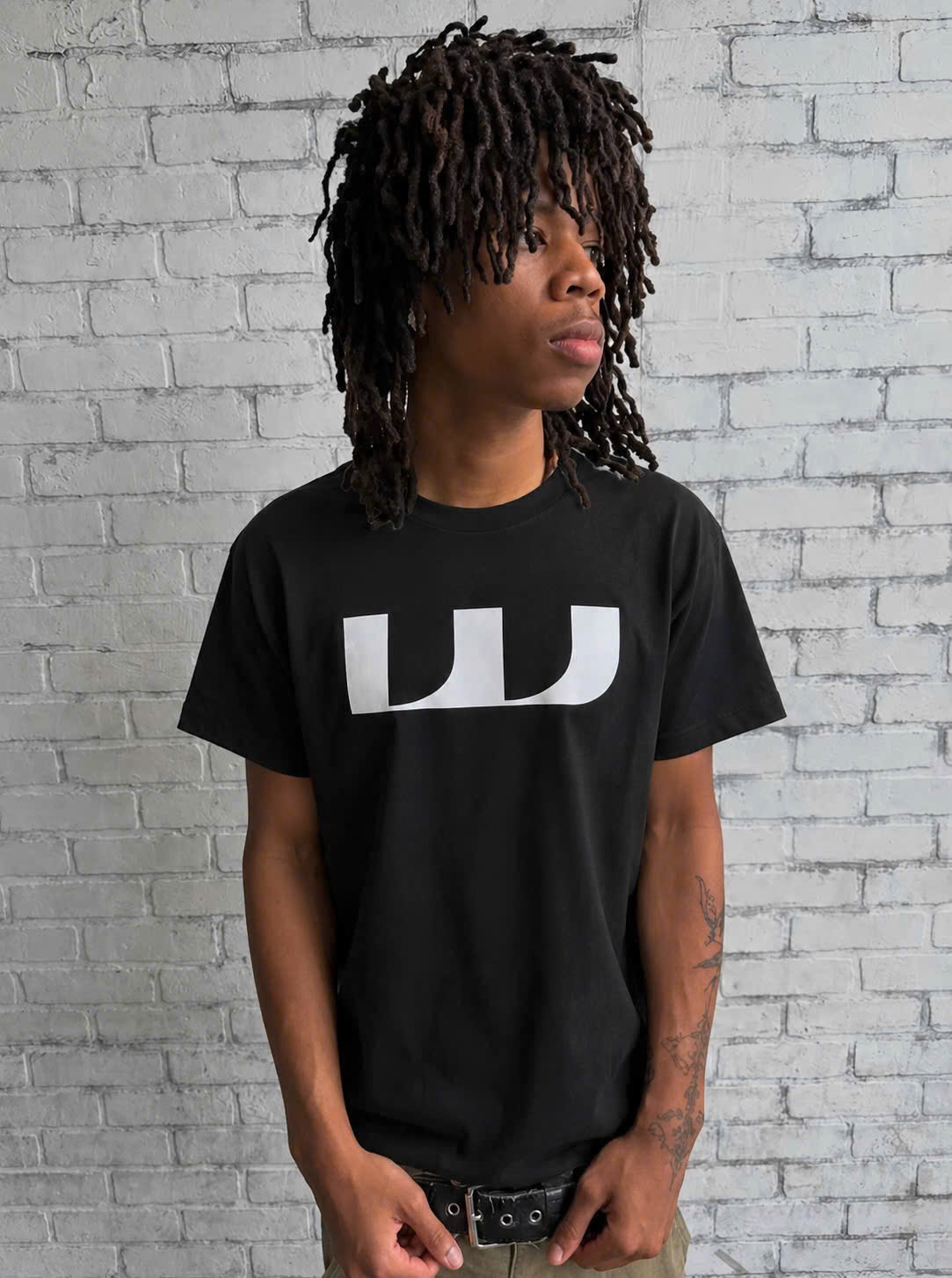 WHDC NEW ICONIC FITTED TEE IN WHITE / BLACK