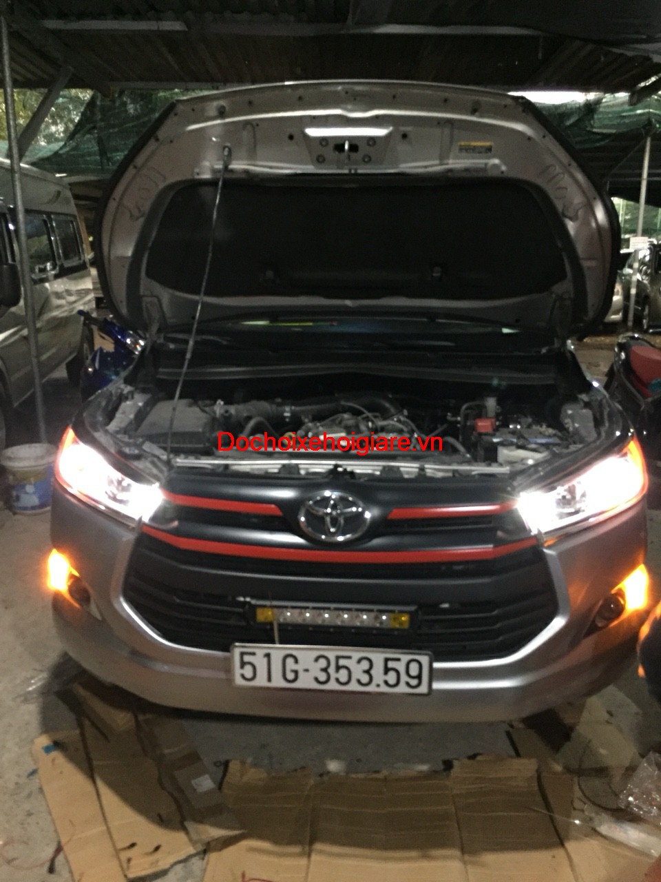 Toyota Innova độ đèn pha Bi-xenon hai chế độ giá rẻ nhất