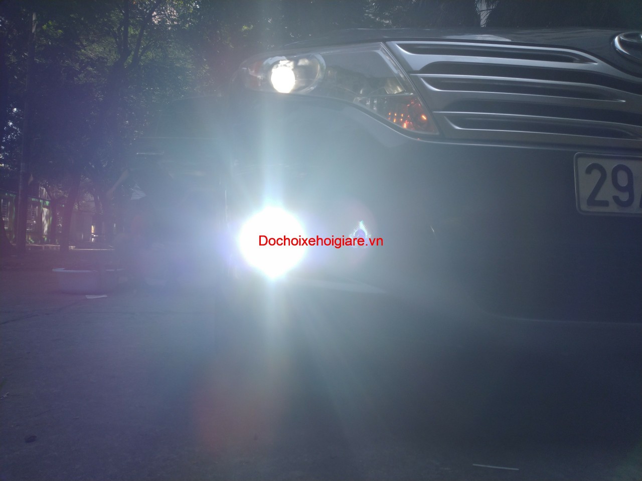 Toyota Venza độ đèn gầm sương mù Bi Xenon Led hai chế độ pha cos