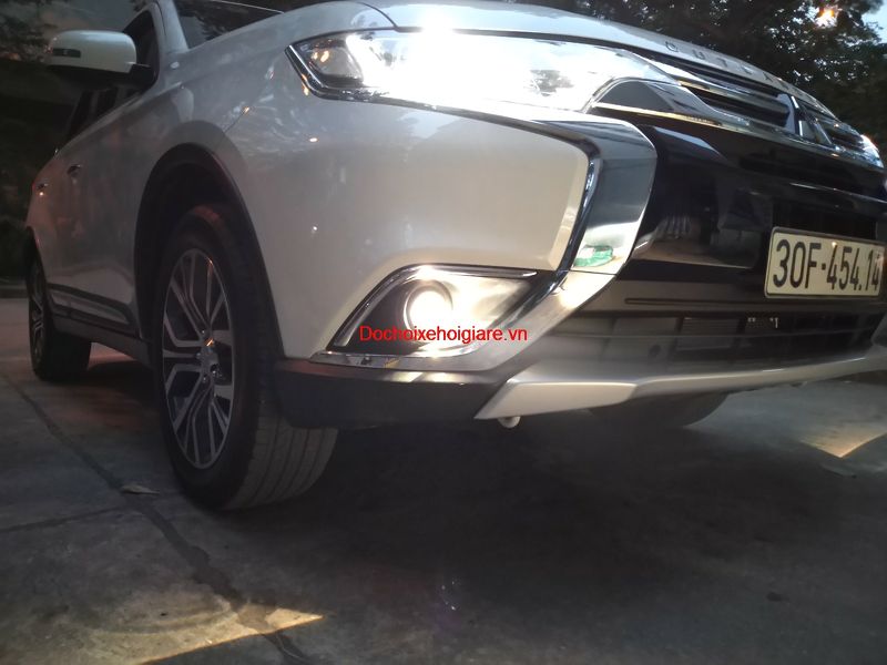 Tăng sáng đèn pha cos gầm Mitsubishi Outlander không độ chế bằng Bi Xenon Led hai chế độ