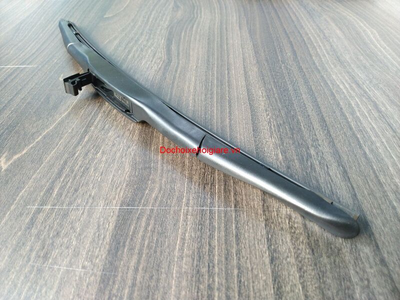 Cần gạt mưa Nano Wiper xương nhựa 3 khúc. Lưỡi gạt cao su phủ than chì hoạt tính giúp gạt sạch hơn, êm hơn và bền hơn