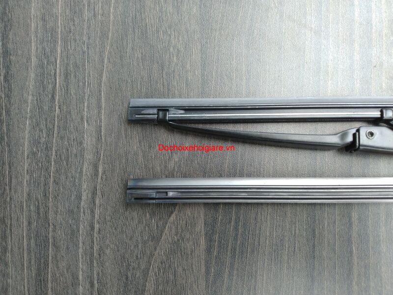 Lưỡi gạt mưa Nano Wiper cho cần xương sắt. 100% cao su tự nhiên phủ Nano than chì hoạt tính giúp gạt sạch hơn, êm hơn và bền hơn