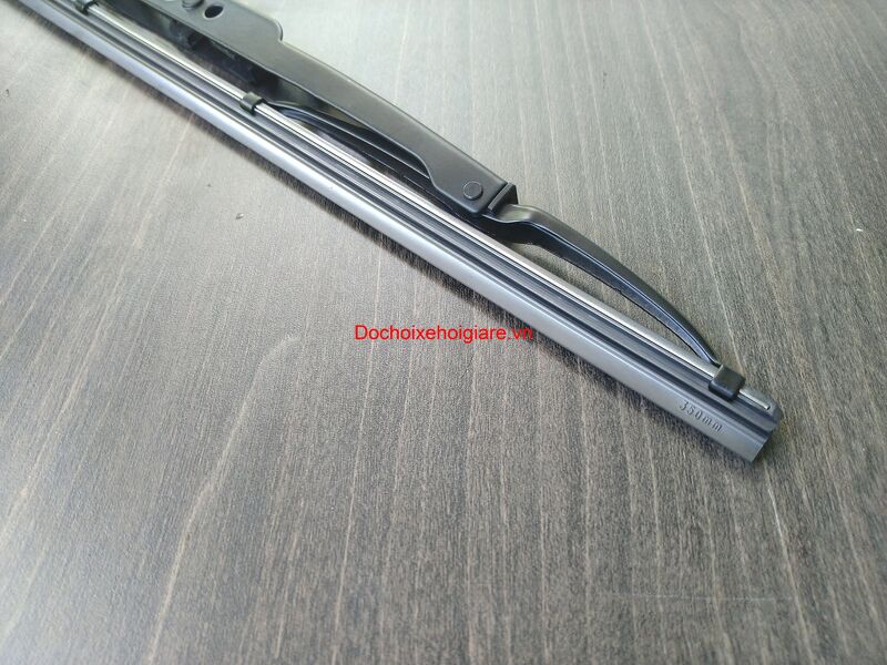 Cần gạt mưa Nano Wiper xương sắt. Lưỡi gạt cao su phủ than chì hoạt tính giúp gạt sạch hơn, êm hơn và bền hơn