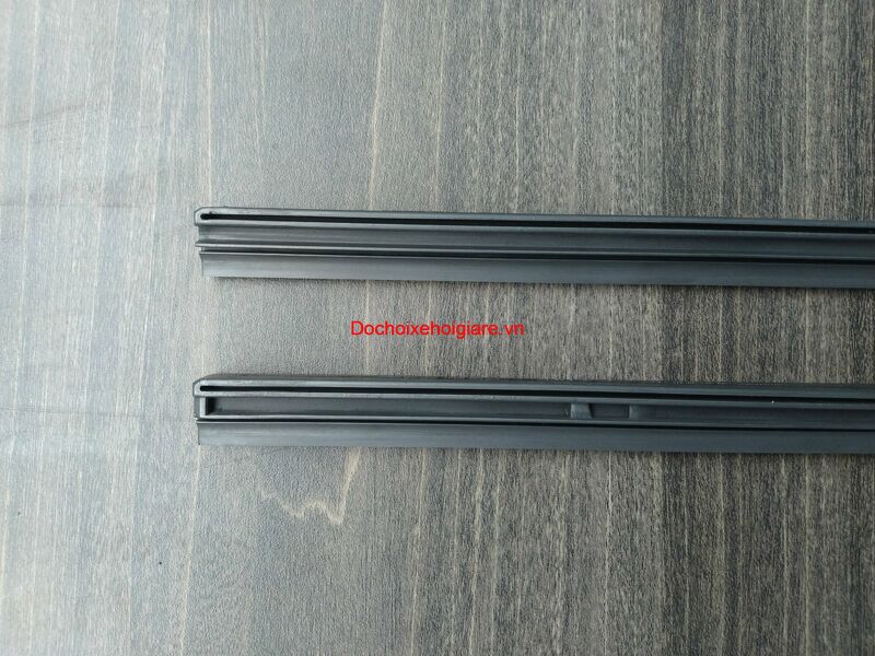 Lưỡi gạt mưa Nano Wiper cho cần ba khúc dày 10mm. 100% cao su tự nhiên phủ Nano than chì hoạt tính giúp gạt sạch hơn, êm hơn và bền hơn