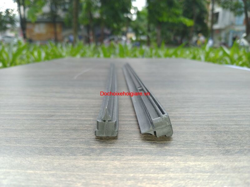 Lưỡi gạt mưa Nano Wiper cho cần ba khúc dày 10mm. 100% cao su tự nhiên phủ Nano than chì hoạt tính giúp gạt sạch hơn, êm hơn và bền hơn