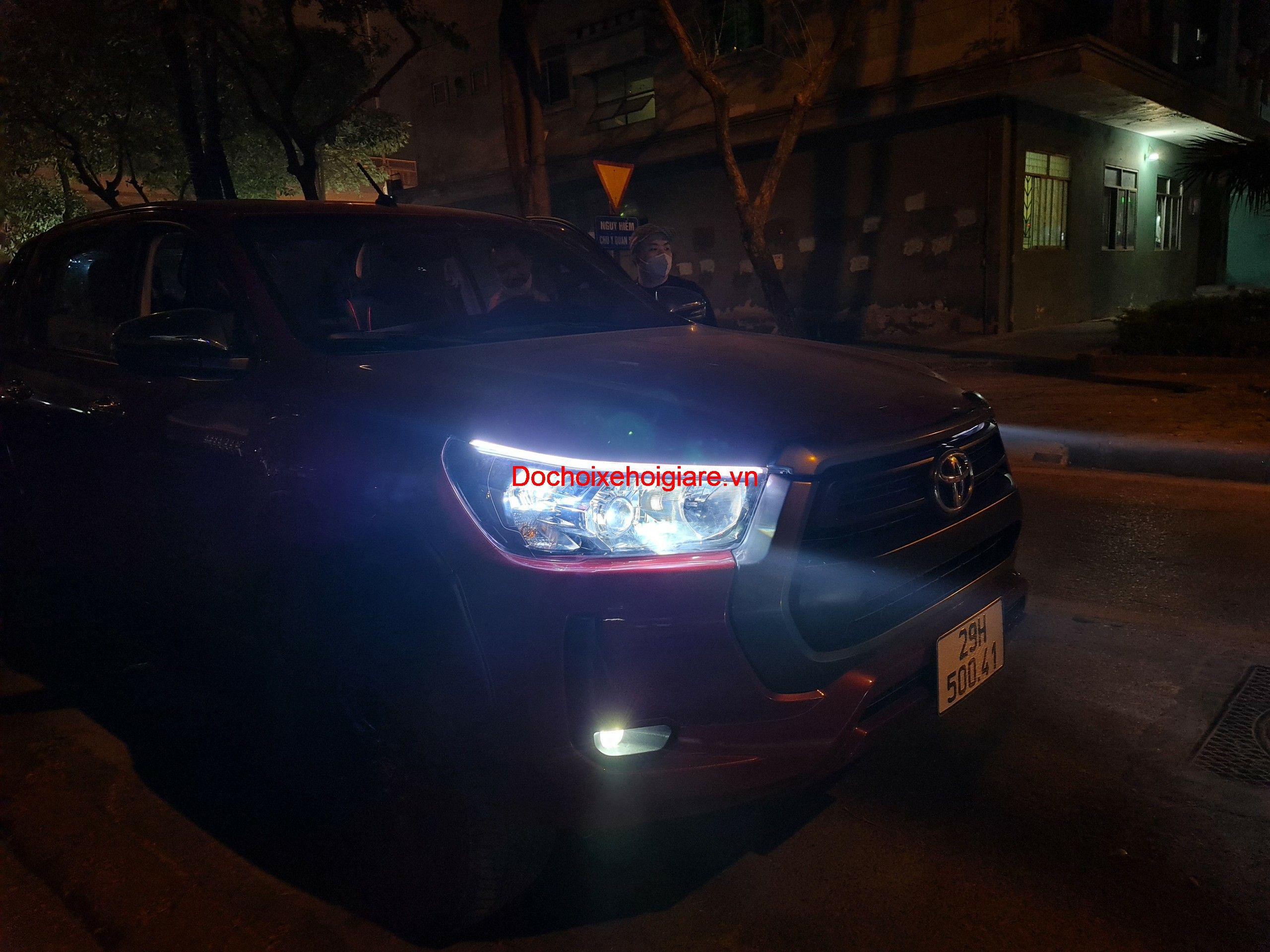 Độ Đèn Bi Pha Led Laser Xenon Toyota Hilux 2021 Giá Rẻ Nhất. Bao Dùng Thử 30 Ngày. Bảo Hành Tối Thiểu 2 Năm