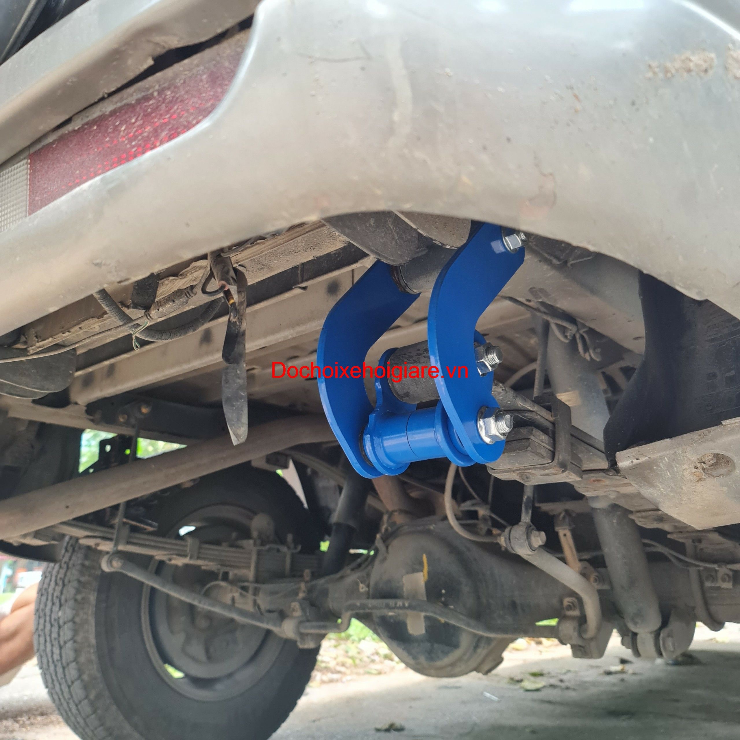 Ford Everest độ cùm nhíp chống giật JS1 Thái Lan, giải pháp đơn giản giúp xe bán tải ÊM ÁI hơn