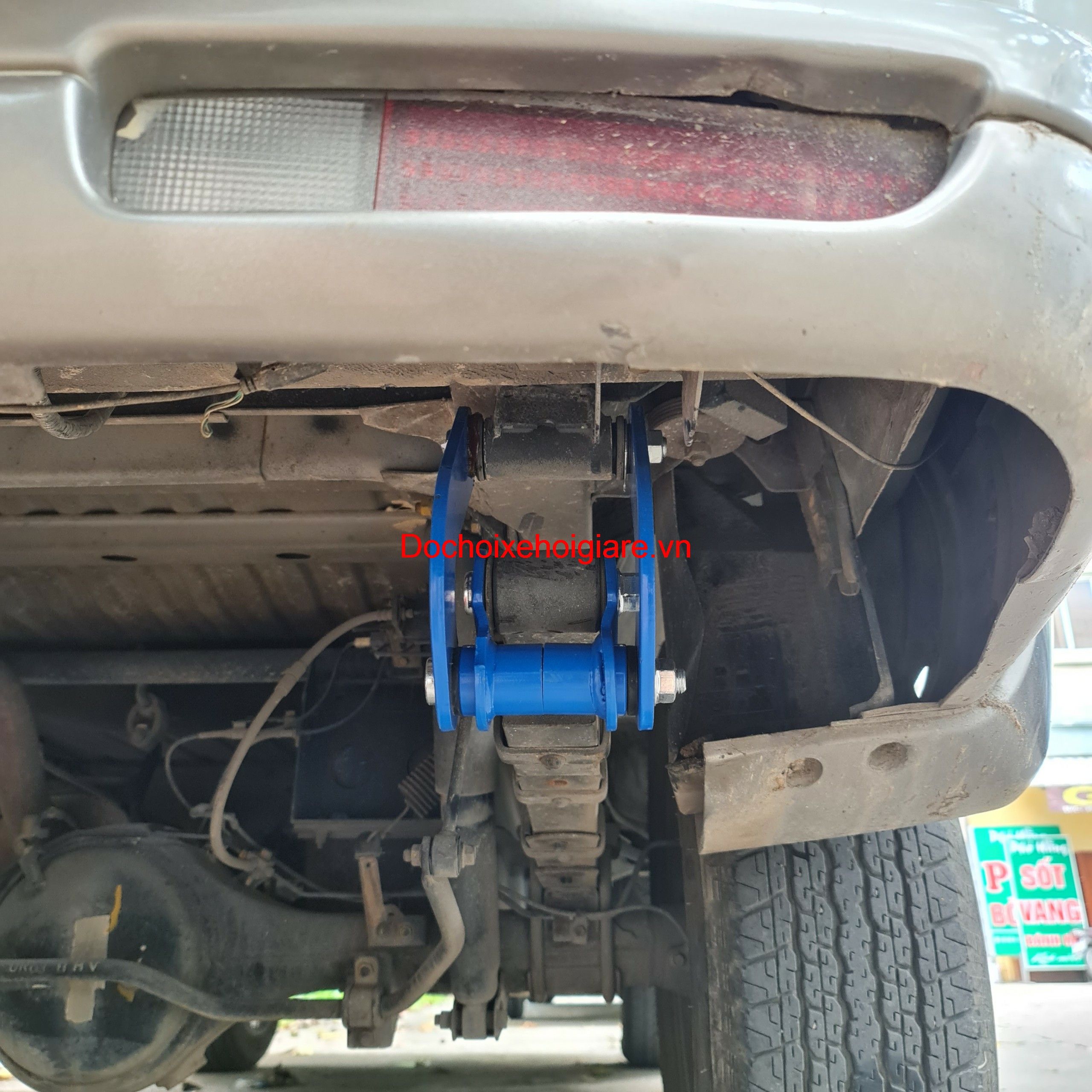 Ford Everest độ cùm nhíp chống giật JS1 Thái Lan, giải pháp đơn giản giúp xe bán tải ÊM ÁI hơn