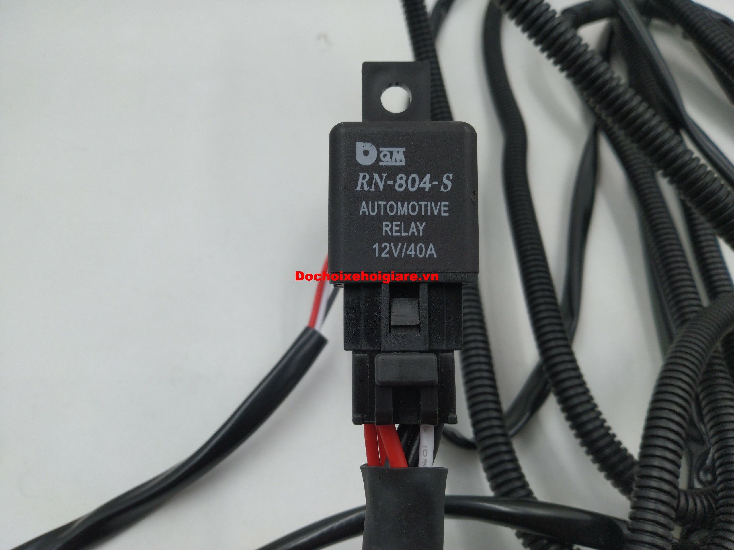 Rơ le độ đèn ô tô 12V 40A, lấy nguồn từ bình ắc quy, bật tắc đèn qua công tắc độc lập, dây nguồn dài 3 mét