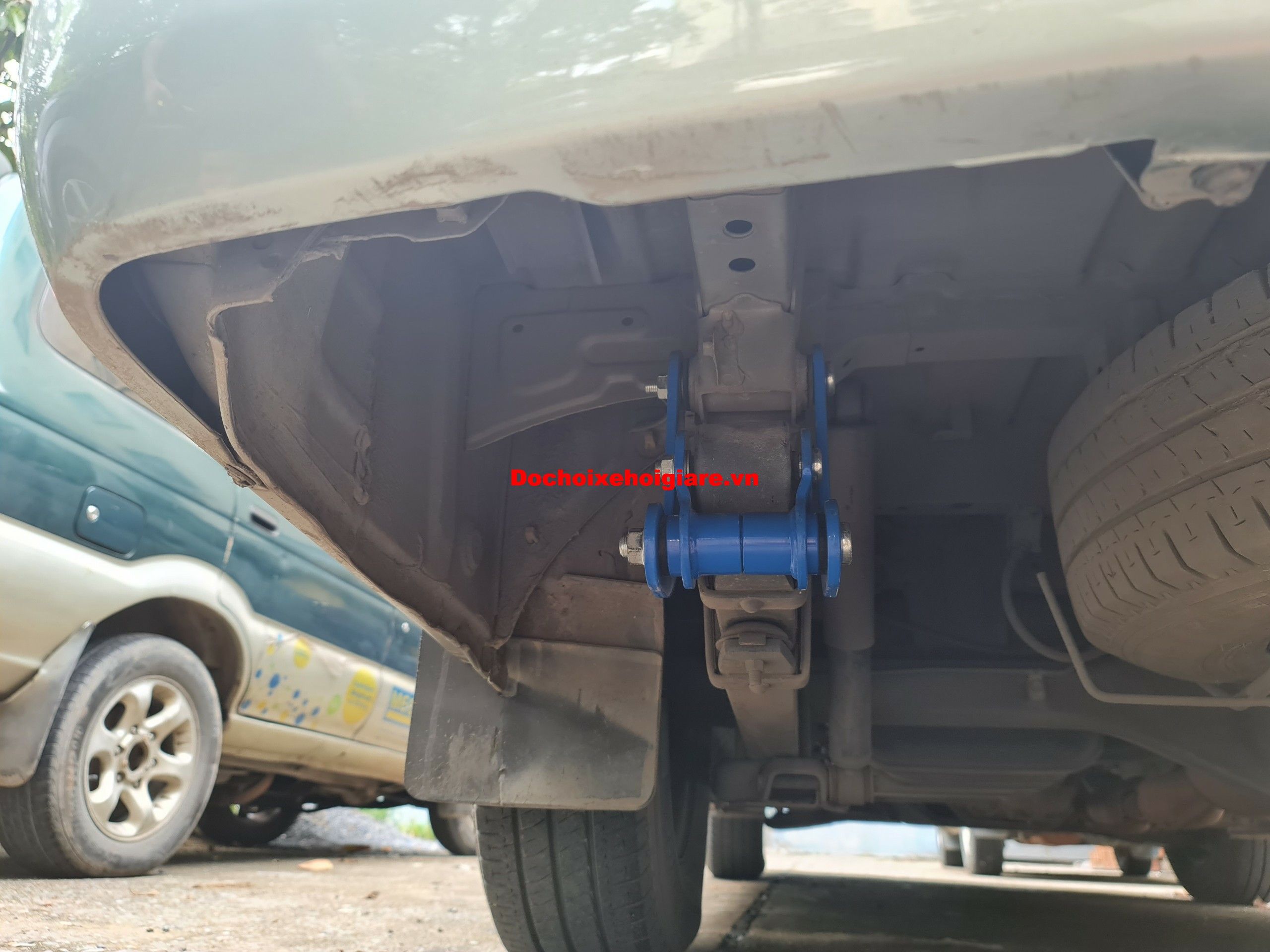 TOYOTA HIACE độ êm xe, chống xóc xe với bộ cùm nhíp độ JS1 Thailand, thay thế cho quang treo nhíp, giá treo nhíp zin xe