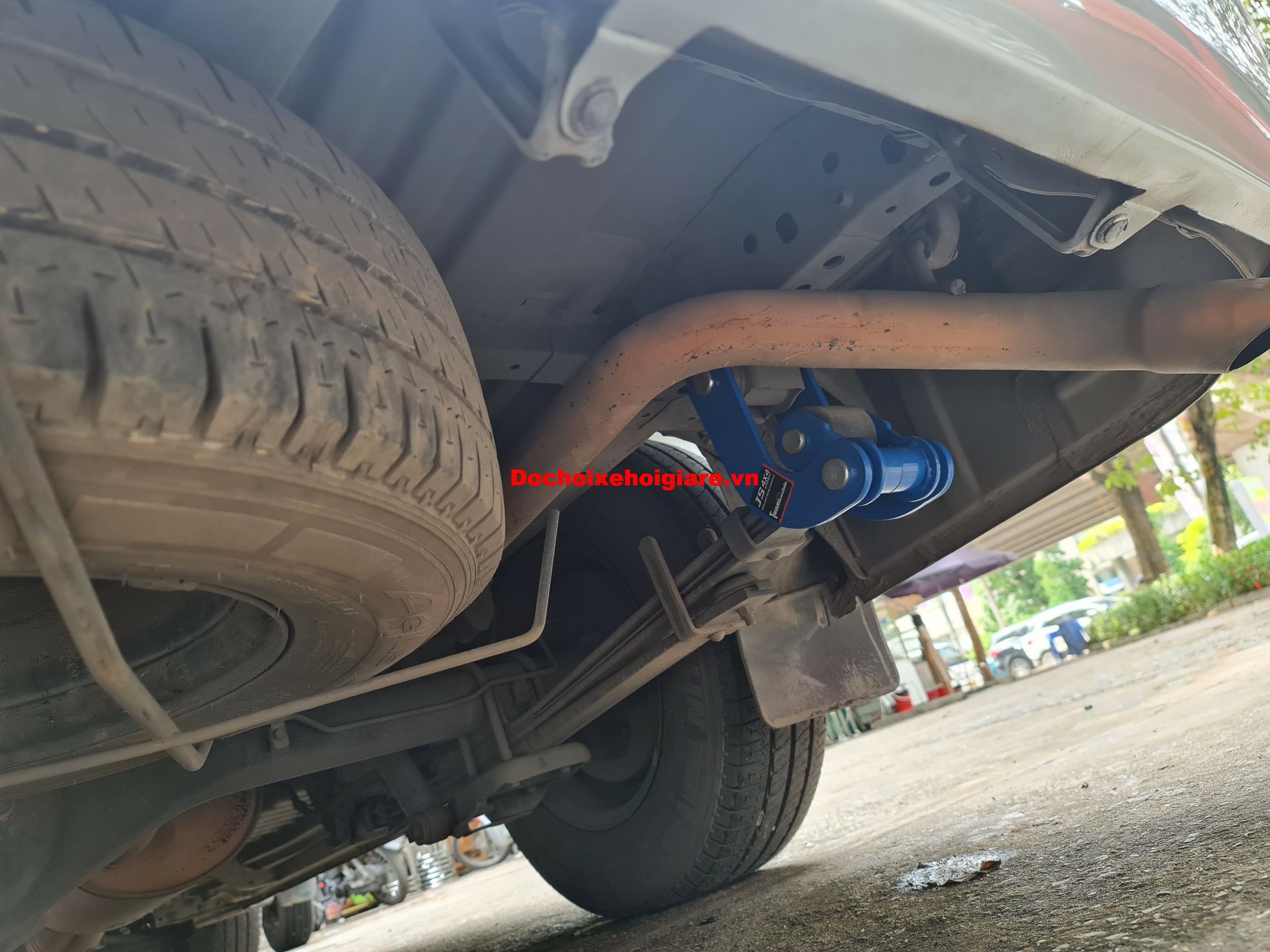 TOYOTA HIACE độ êm xe, chống xóc xe với bộ cùm nhíp độ JS1 Thailand, thay thế cho quang treo nhíp, giá treo nhíp zin xe