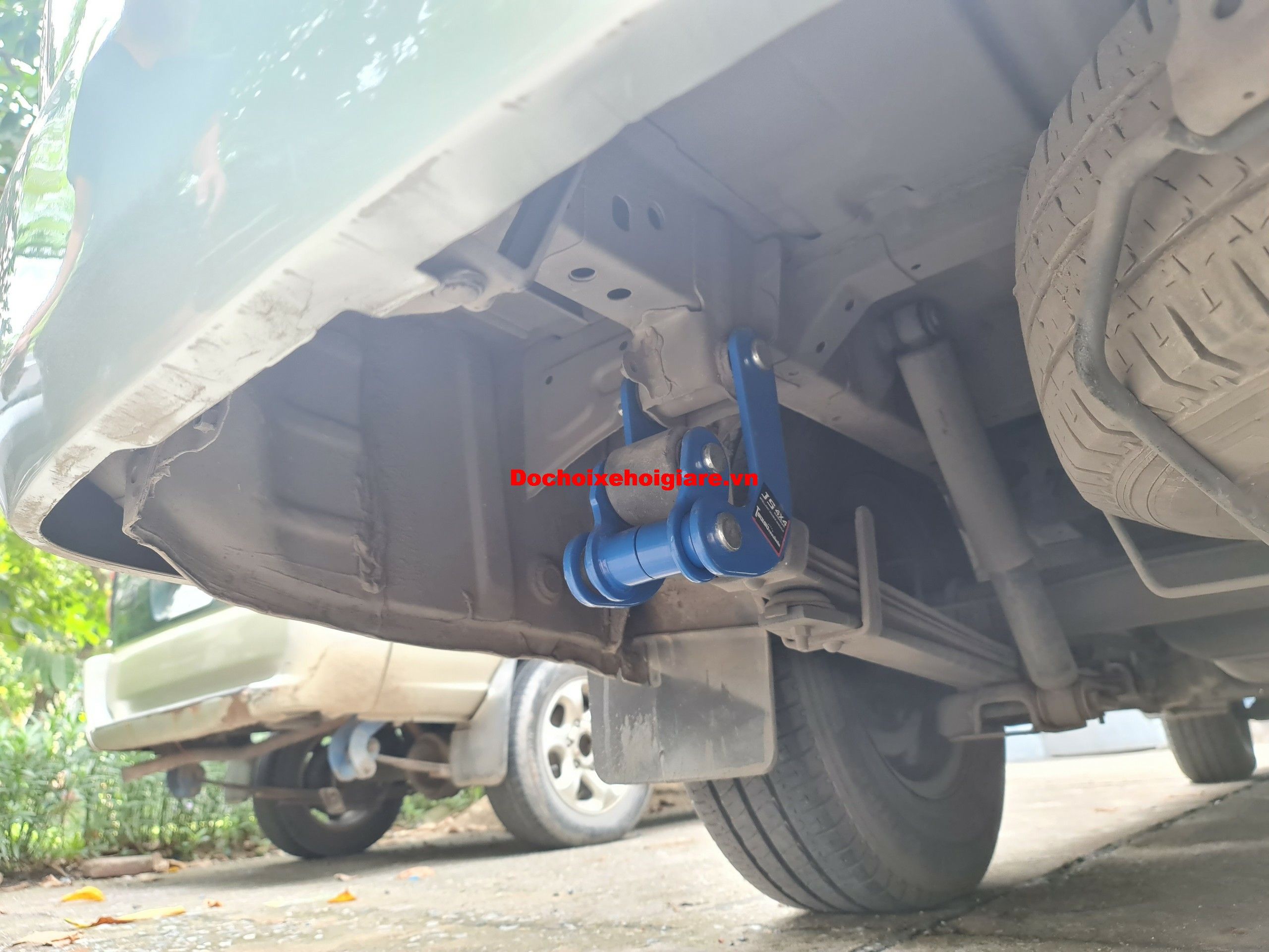 TOYOTA HIACE độ êm xe, chống xóc xe với bộ cùm nhíp độ JS1 Thailand, thay thế cho quang treo nhíp, giá treo nhíp zin xe