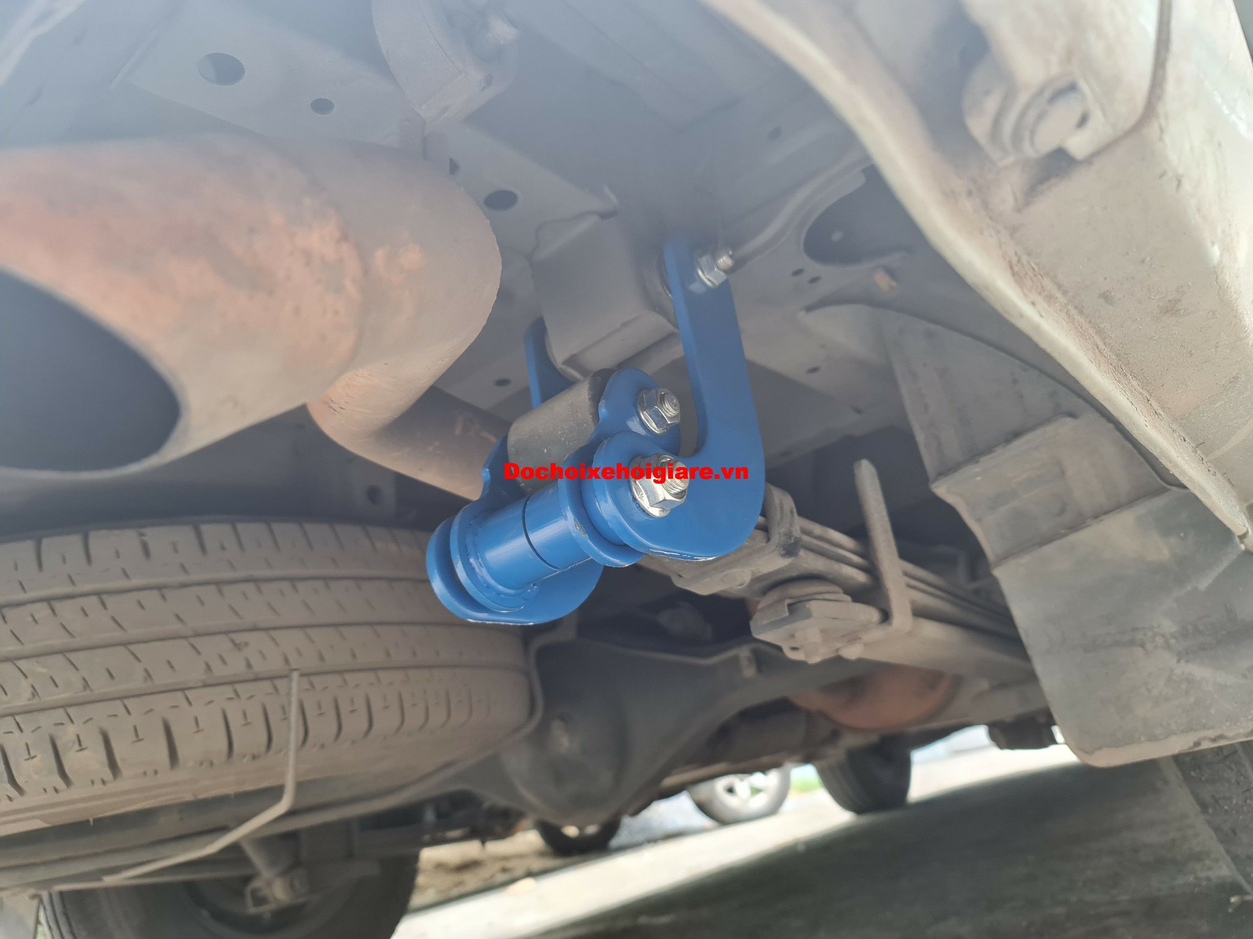 TOYOTA HIACE độ êm xe, chống xóc xe với bộ cùm nhíp độ JS1 Thailand, thay thế cho quang treo nhíp, giá treo nhíp zin xe