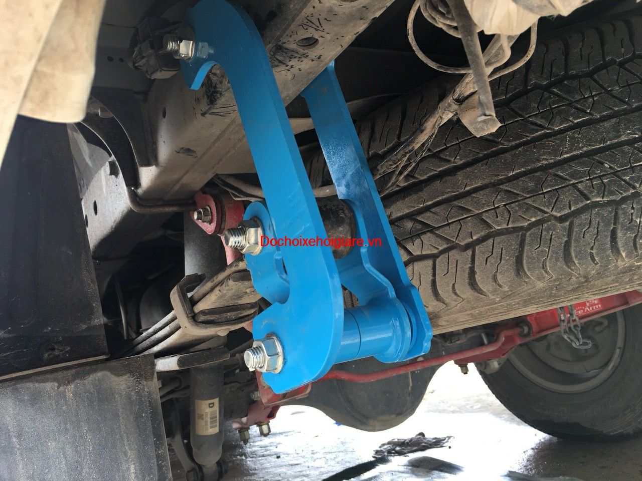 Độ cùm nhíp chống giật cho xe bán tải Ford Ranger JS1 Thailand