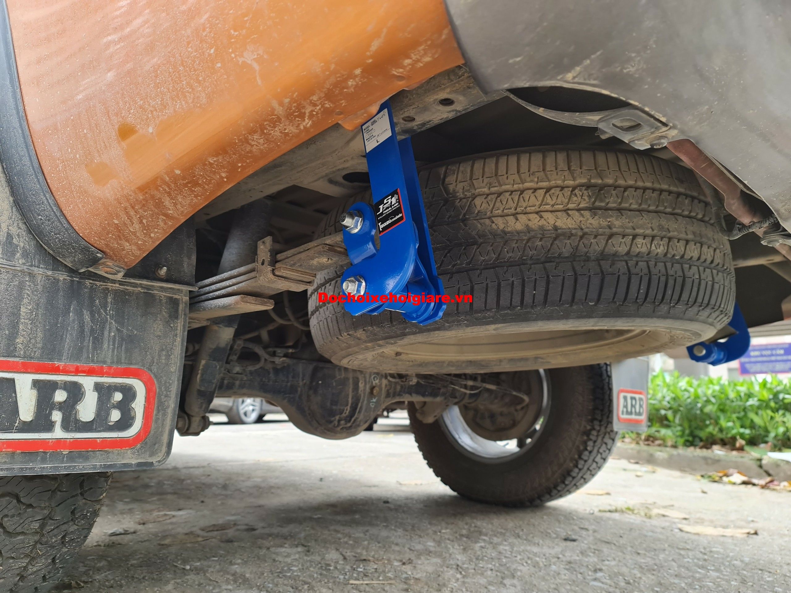 Độ cùm nhíp chống giật cho xe bán tải Ford Ranger JS1 Thailand