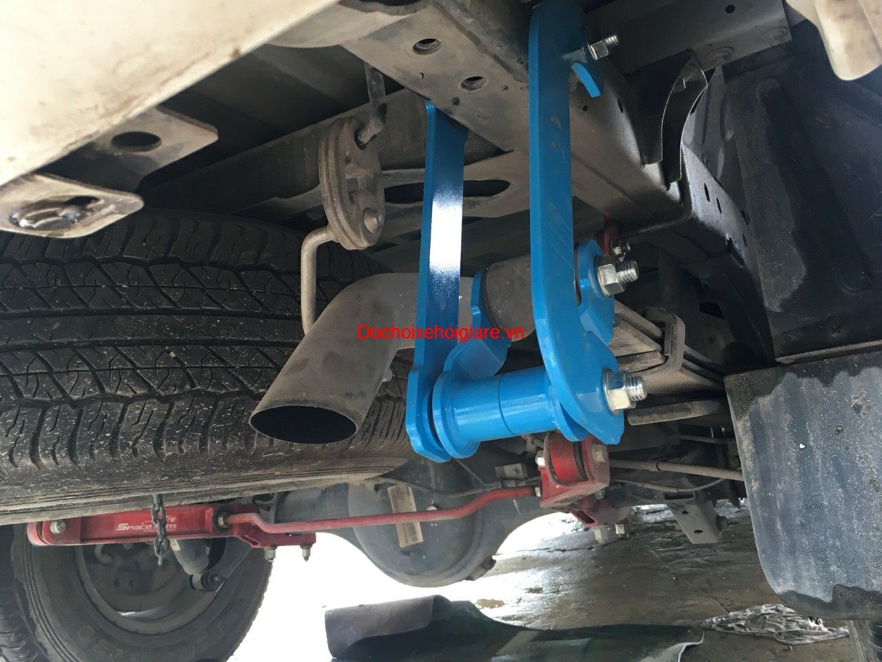 Độ cùm nhíp chống giật cho xe bán tải Ford Ranger JS1 Thailand