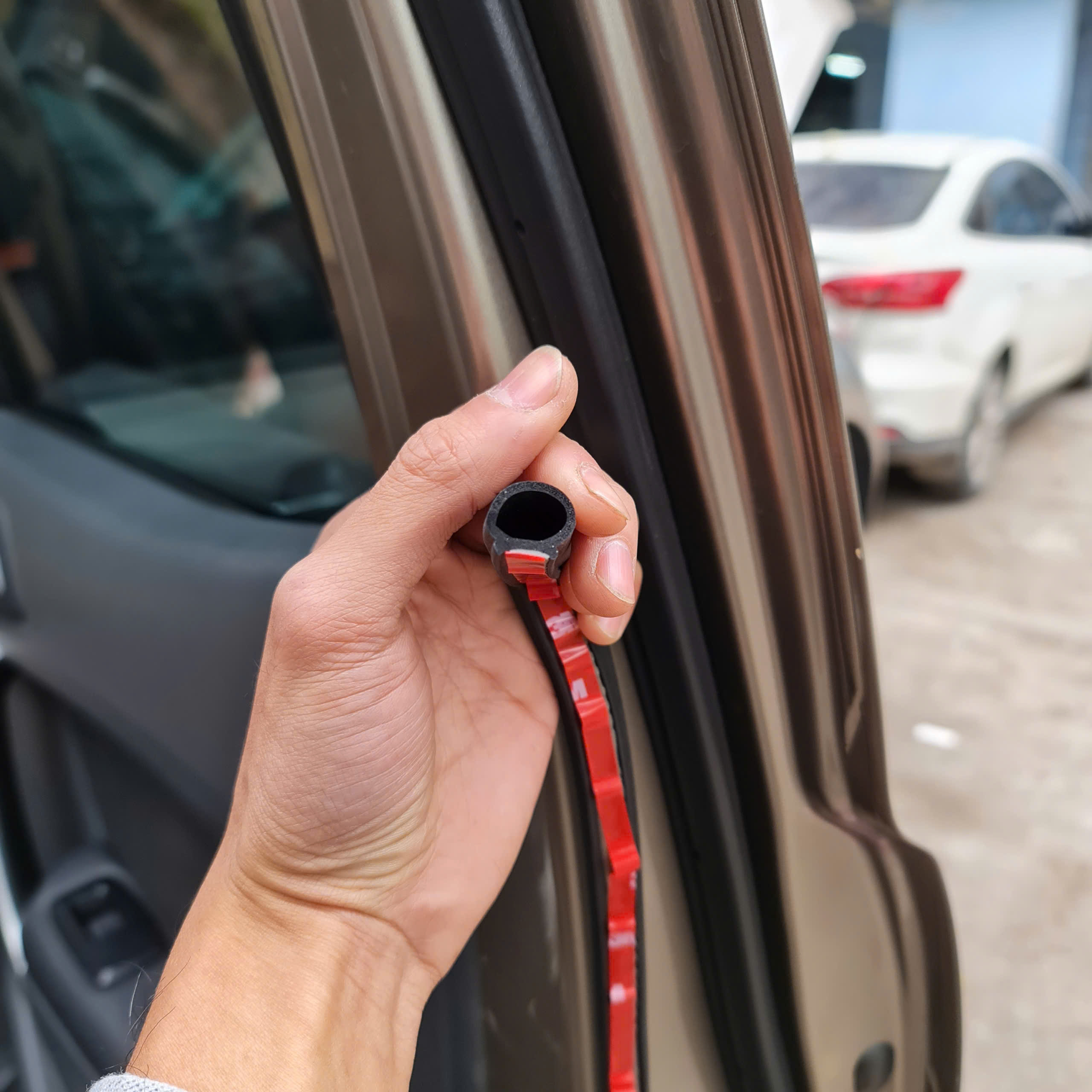 Gioăng Ron Cao Su chữ D tròn 12x14mm. Dán cách âm cách nhiệt ô tô nhà ở căn hộ. Dán giảm chấn cửa gỗ cửa nhựa cửa nhôm