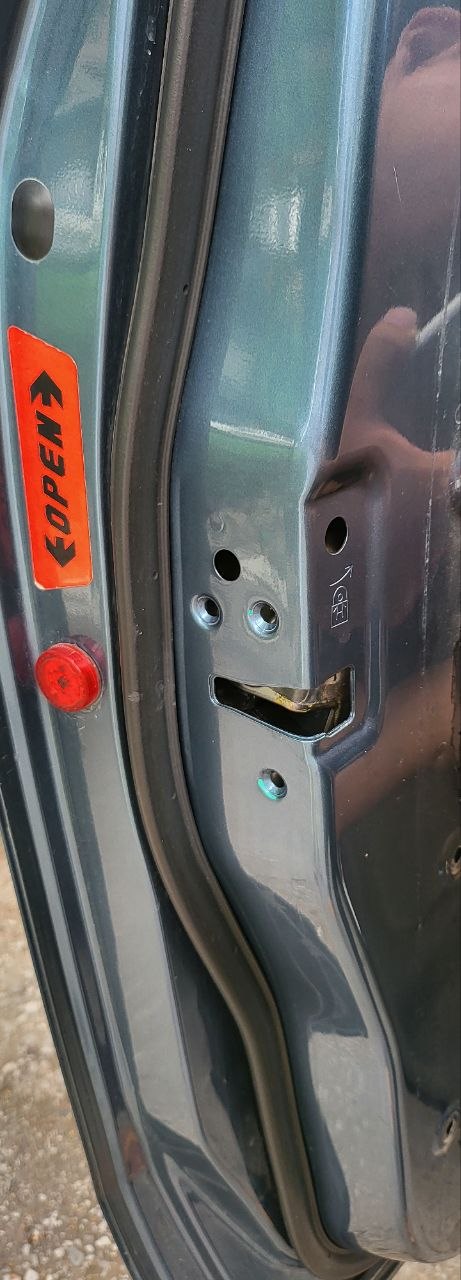 Sửa Ổ Khóa Ngậm Cánh Cửa Ford Ranger - Chi Phí Rẻ, Giữ Zin Xe