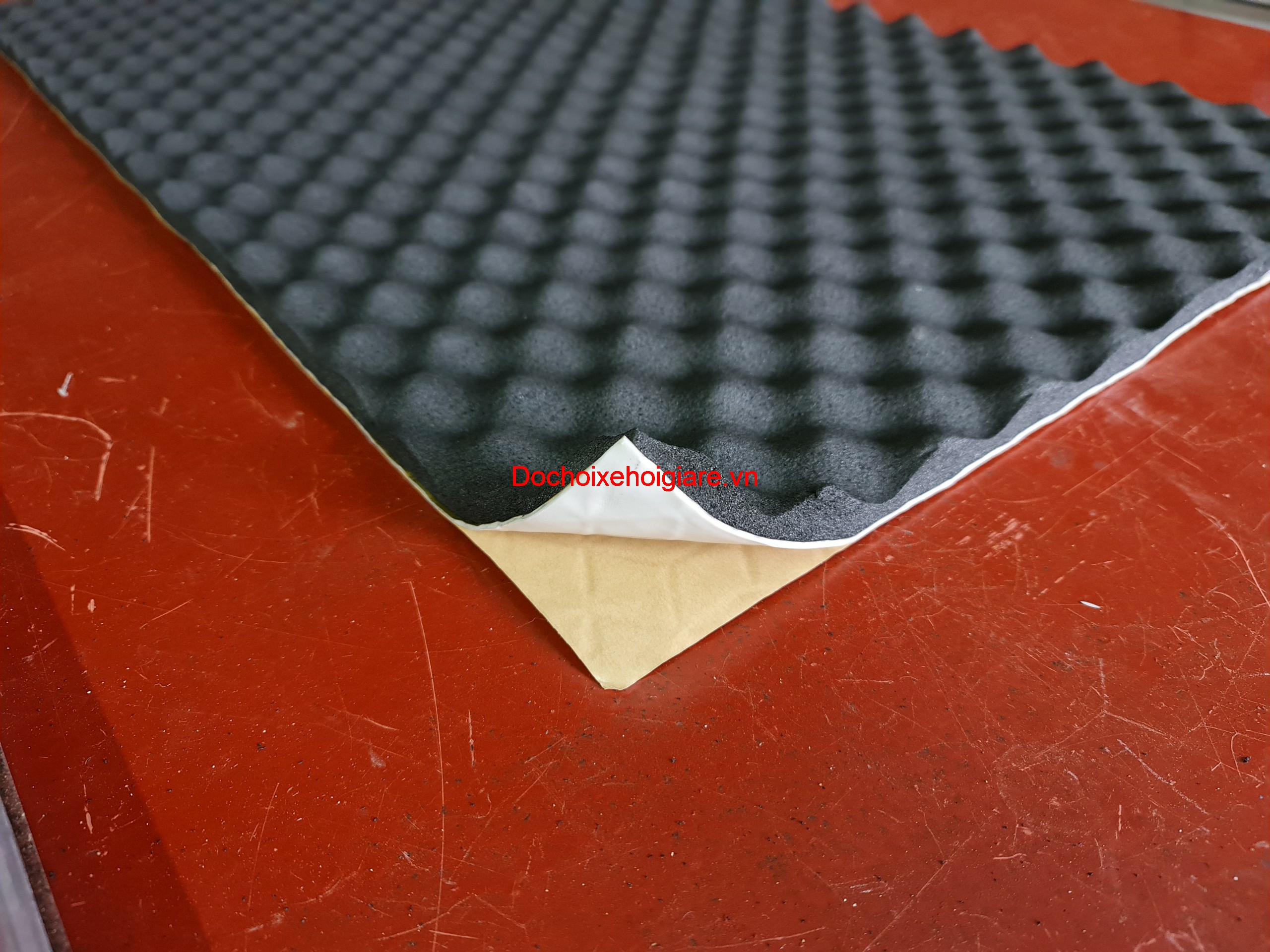 Cach-am-cua-xe-hoi-hieu-qua-voi-vat-lieu-3-lop-dac-biet-7.jpg