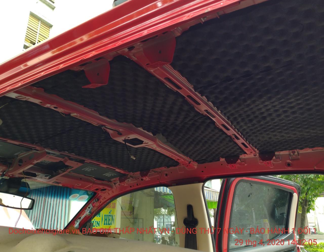 Giam-on-tran-o-to-voi-vat-lieu-cach-am-3-lop-cao-cap-day-15mm.jpg