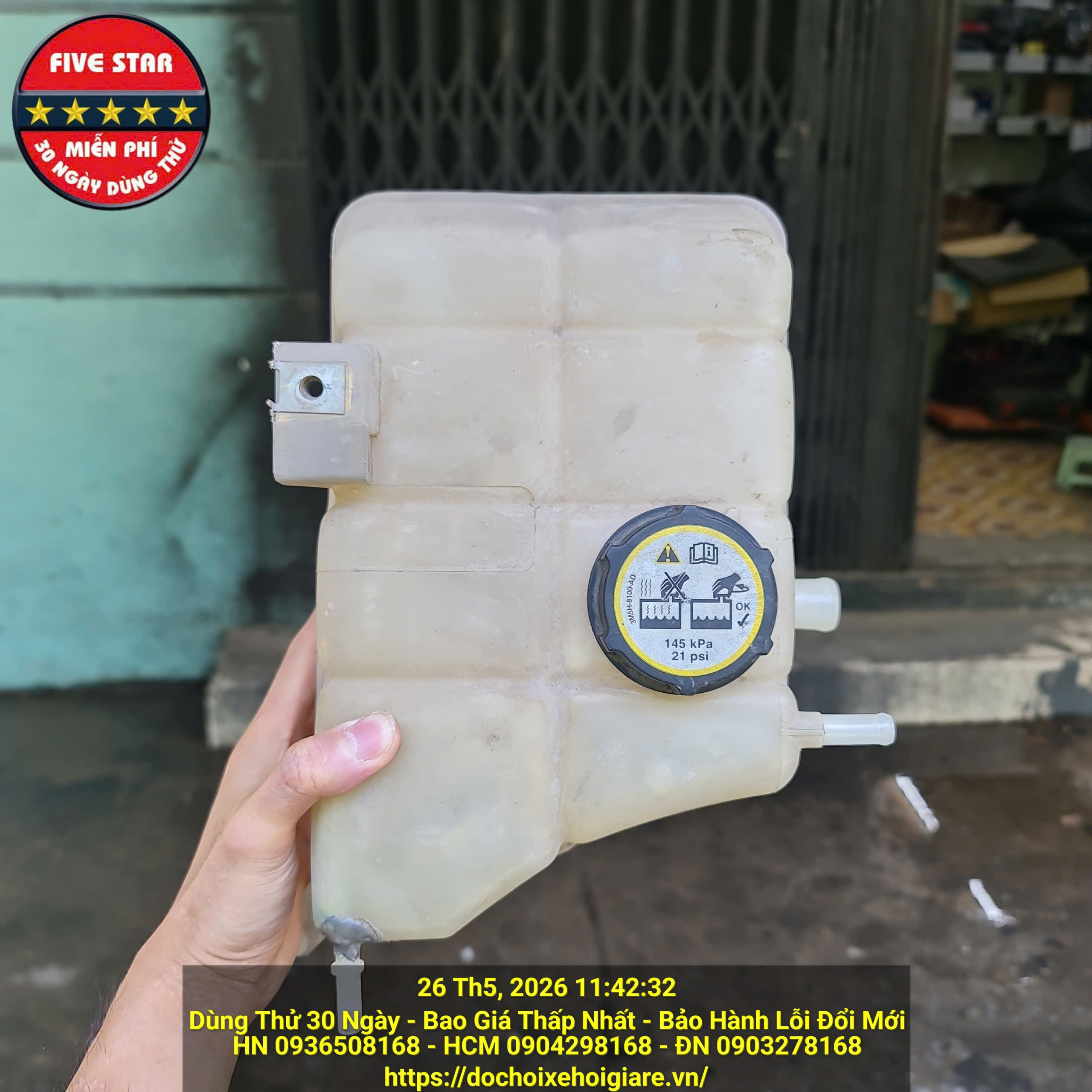 Sua-Loi-Mazda-BT50-Hao-Nuoc-Lam-Mat-Khong-Thao-Go-Giu-Zin-Xe-2.jpg?v=1779776575