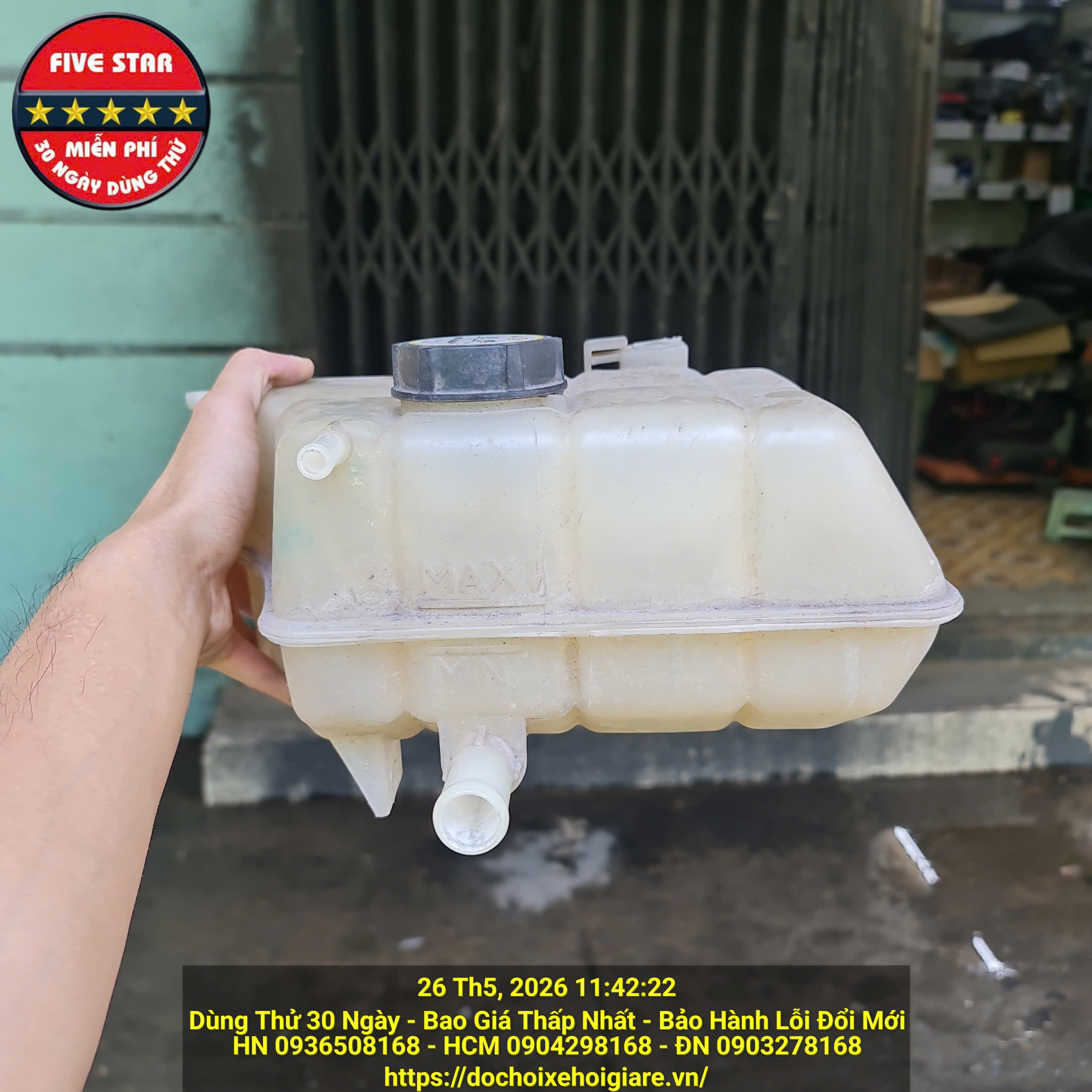 Sua-Loi-Mazda-BT50-Hao-Nuoc-Lam-Mat-Khong-Thao-Go-Giu-Zin-Xe-3.jpg?v=1779776576