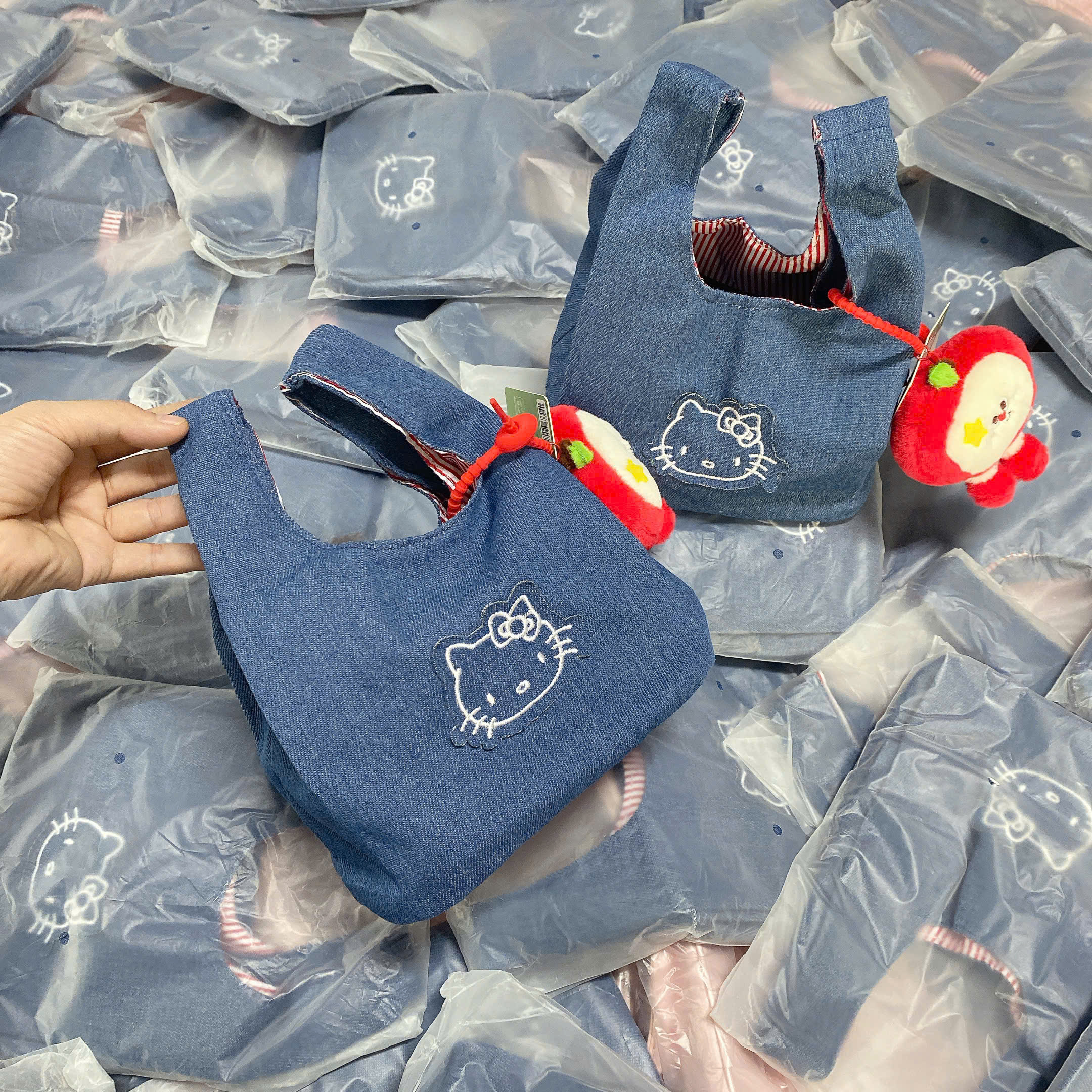 0808-1# Túi vải Hello Kitty charm táo
