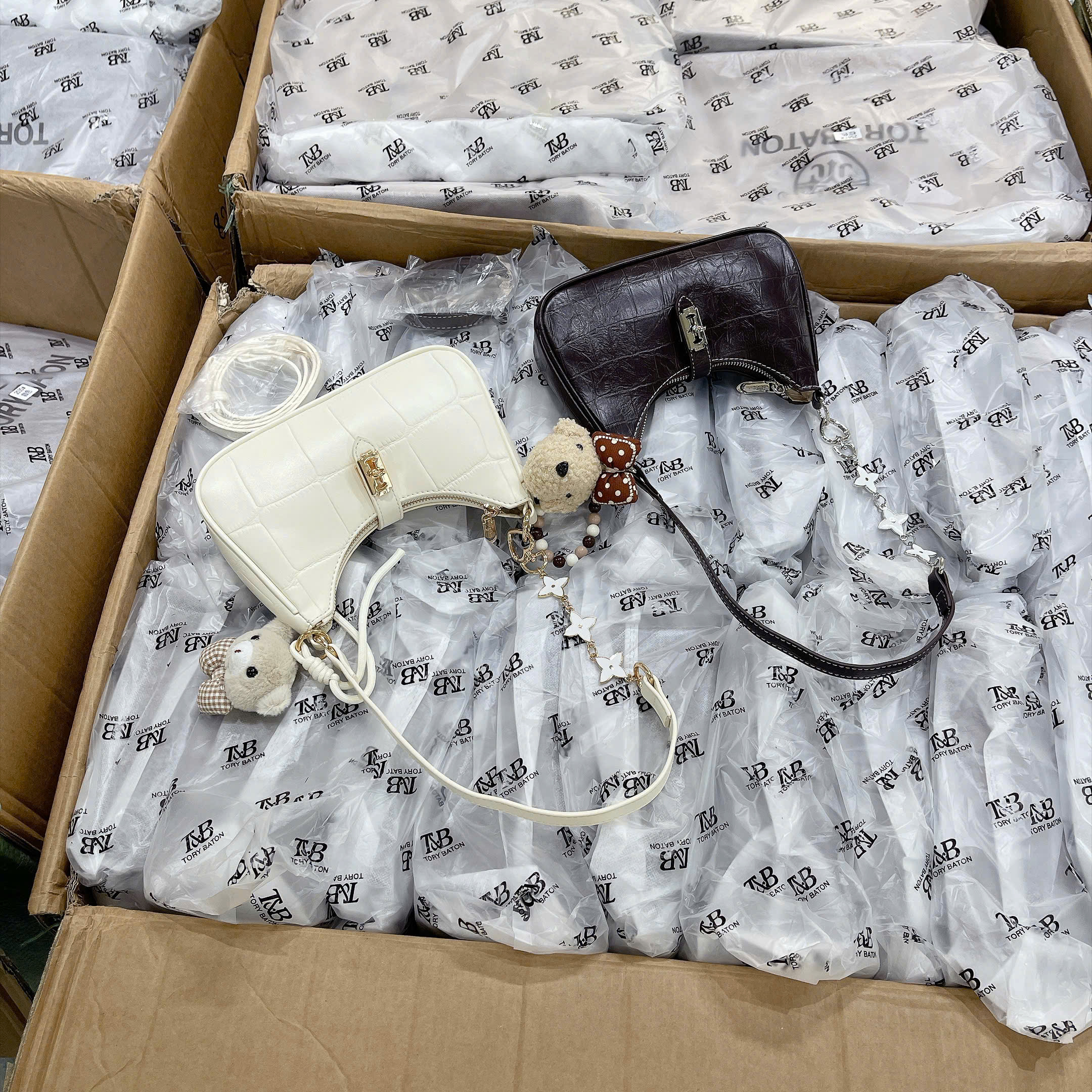 2397# Túi kẹp nách Cow Kitty da rắn