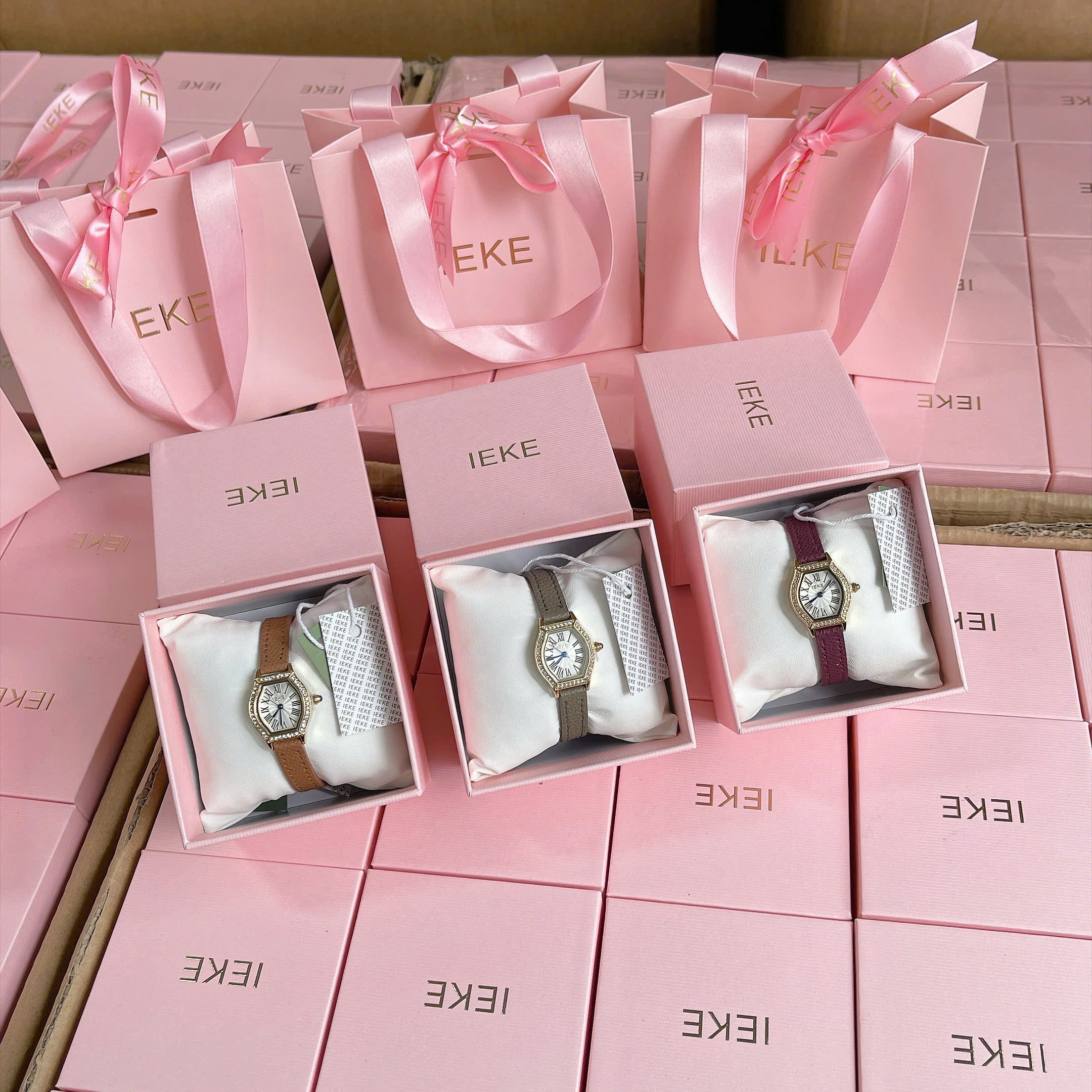2506# Đồng hồ Ieke la mã dây da viền đá