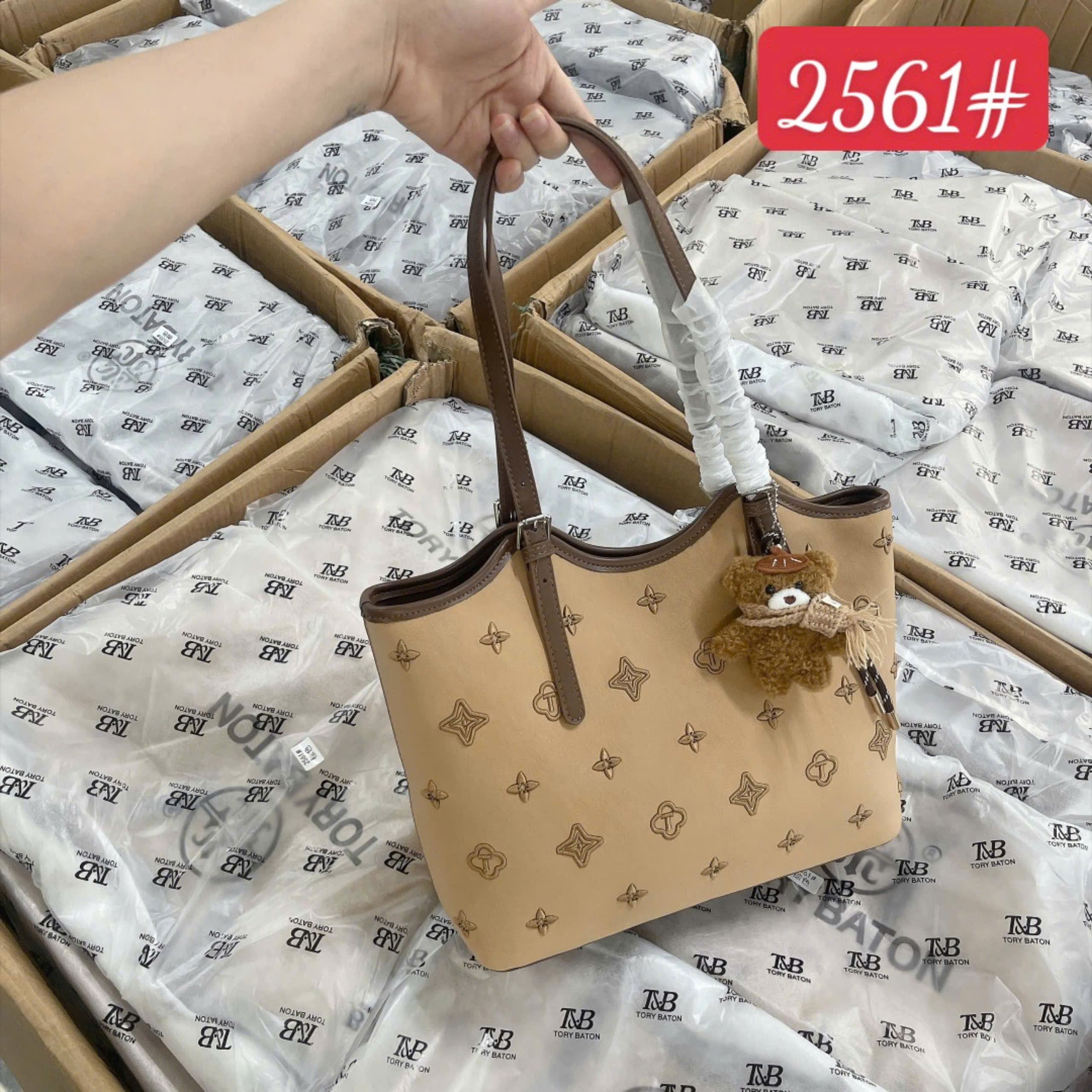 2561# Túi kẹp nách vân hoa charm gấu