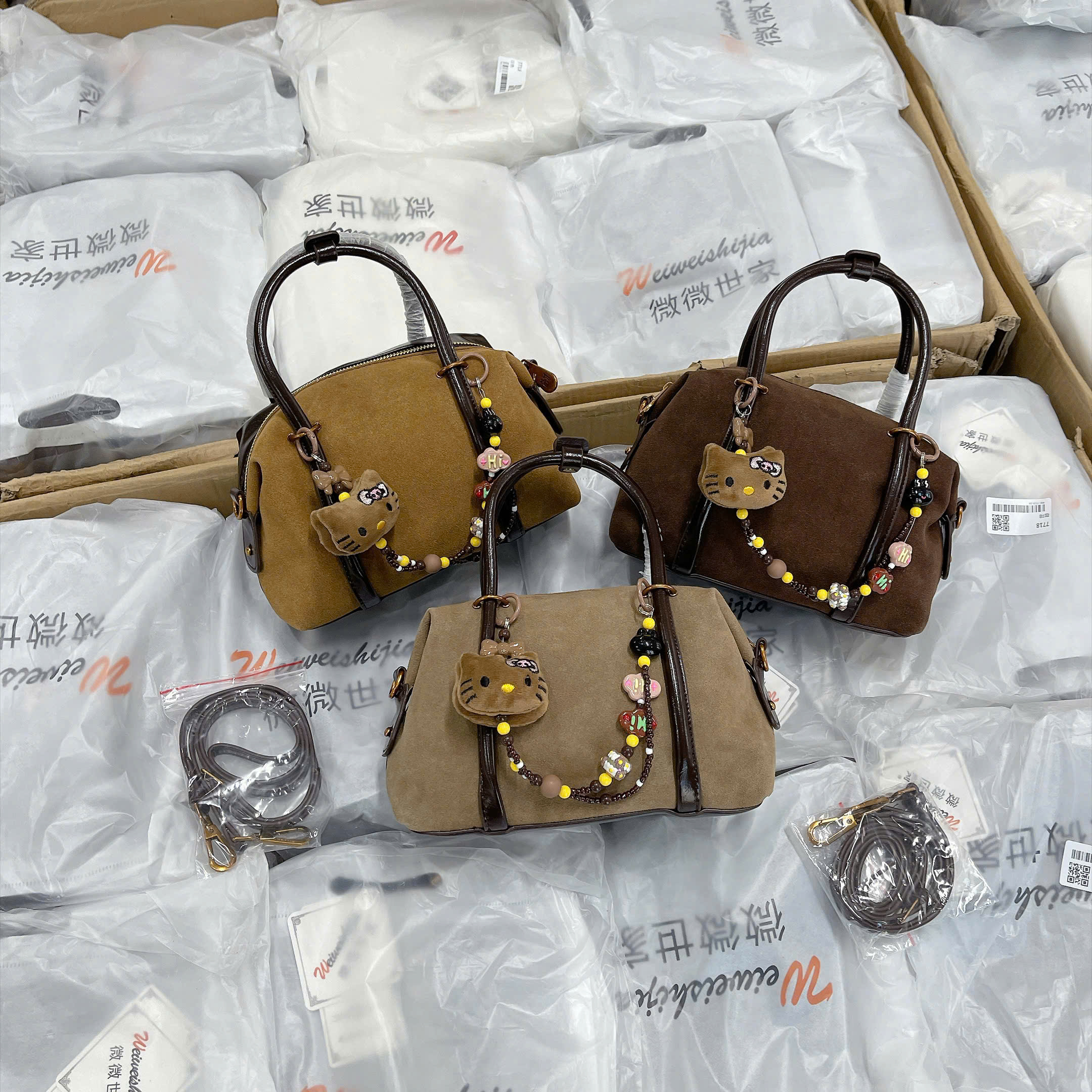 65104# Túi xách da lộn dáng hến charm mèo