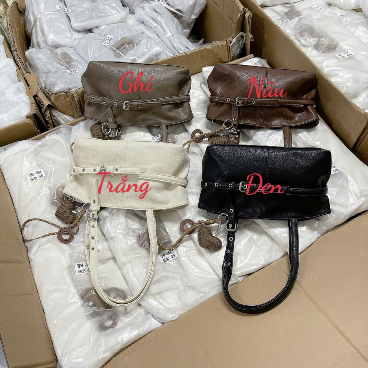 6866# Túi kẹp nách charm tim