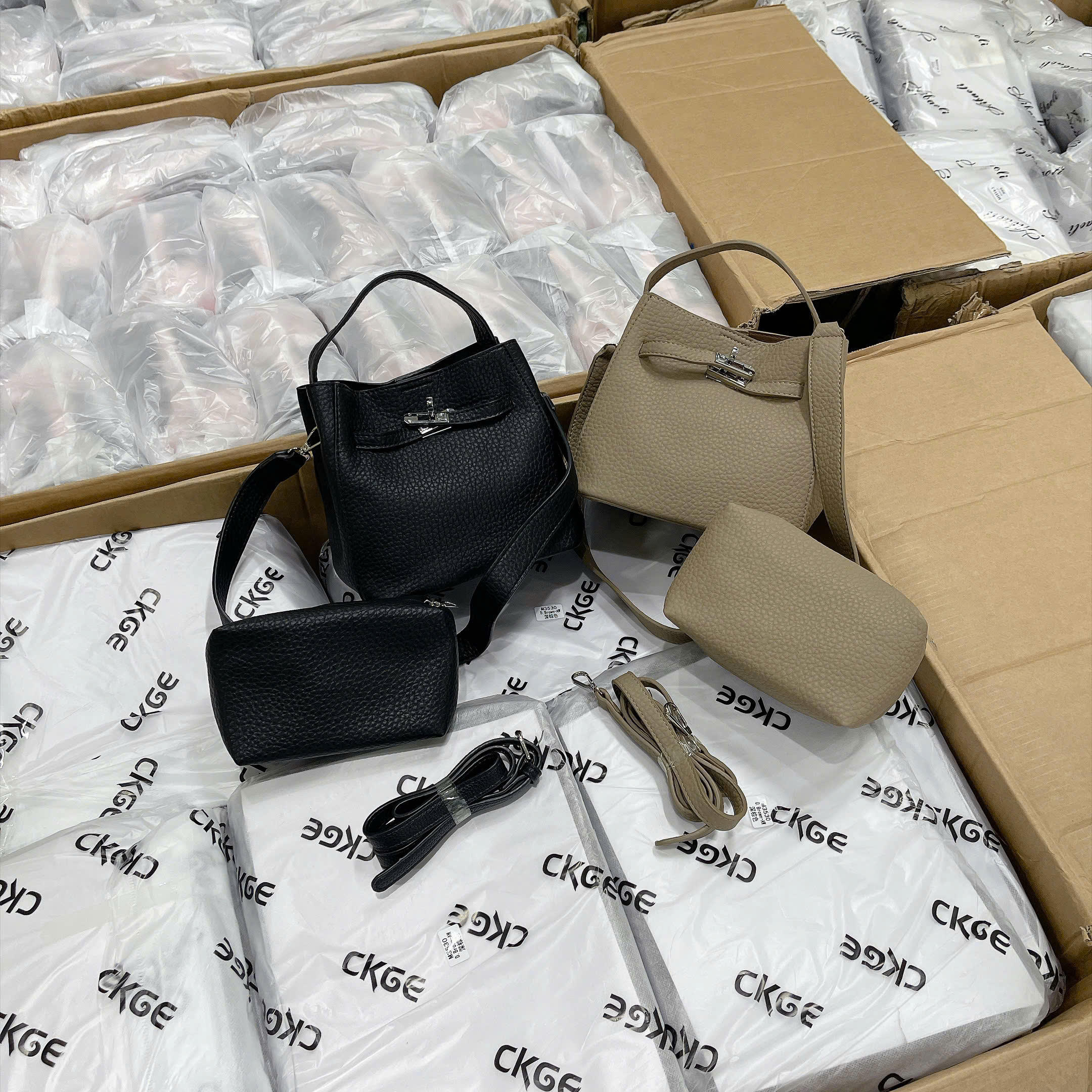 7391# Set túi xách dáng đứng da sần