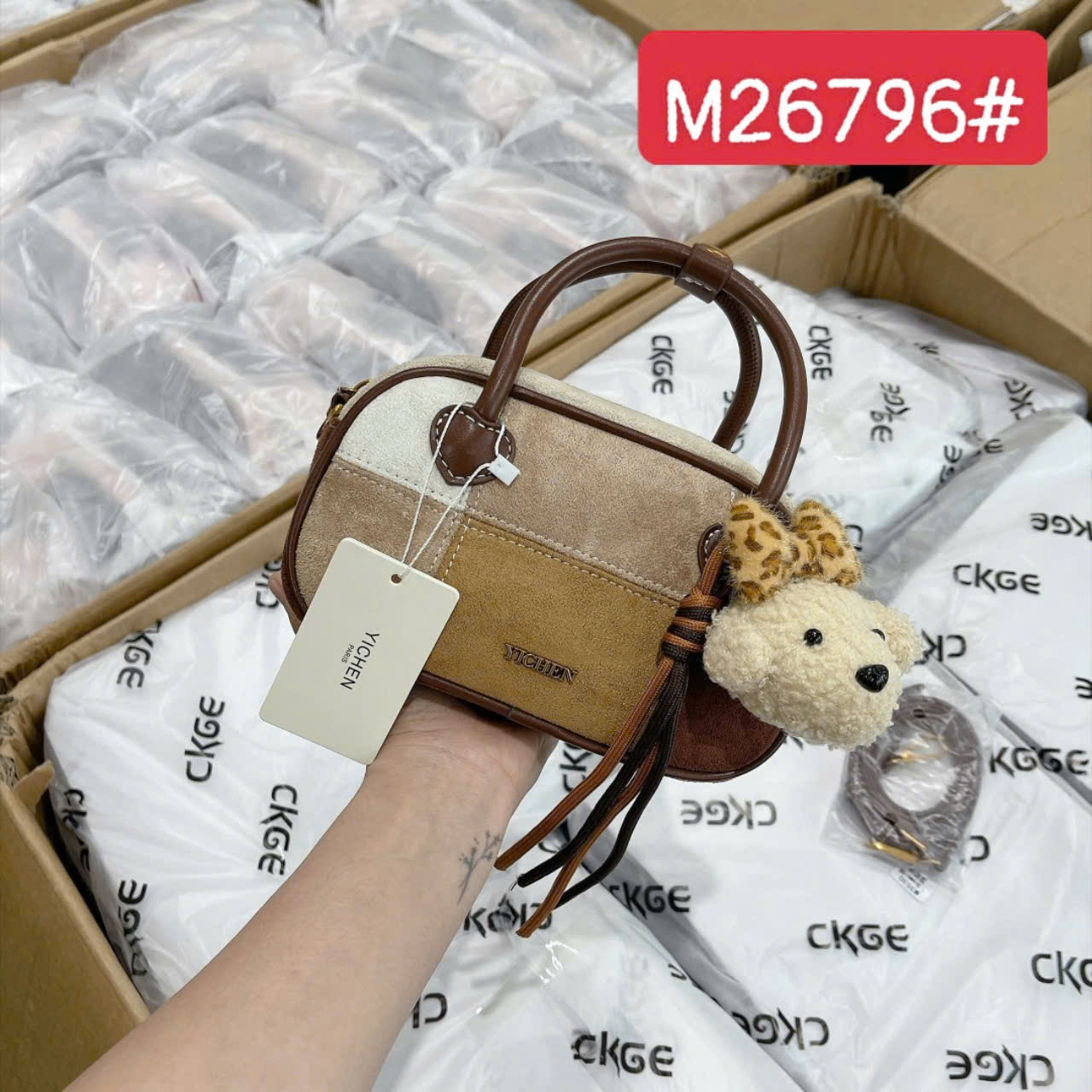 M26796# Túi Yichen dáng hộp viền nâu charm cún