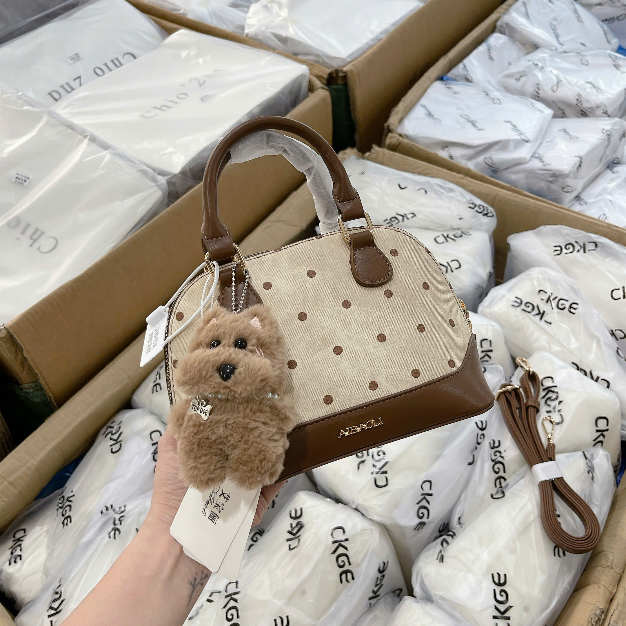 M3569# Túi Yichen dáng hến chấm bi