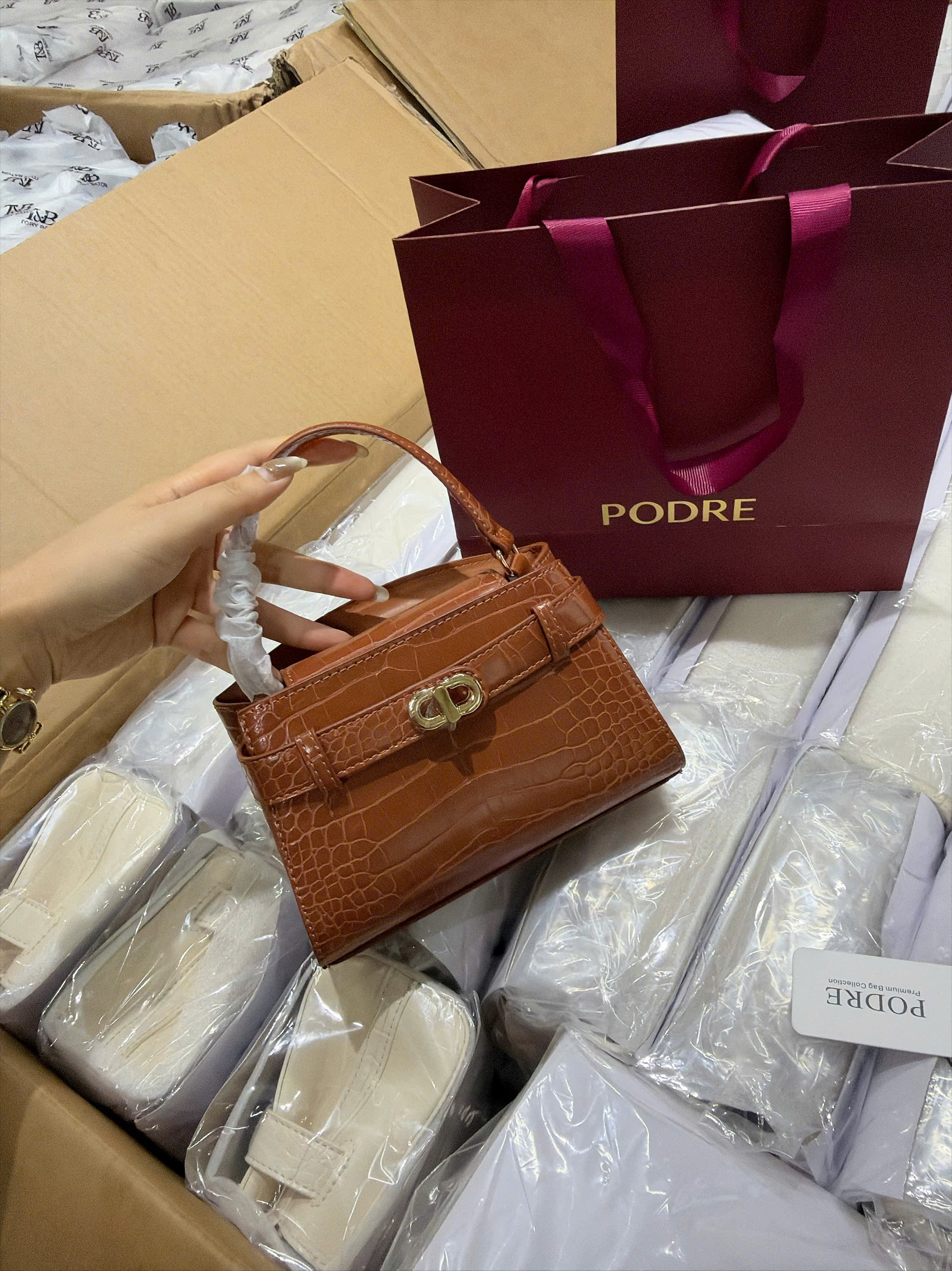 PE-6030# Túi xách Podre khóa vàng (kèm túi giấy)