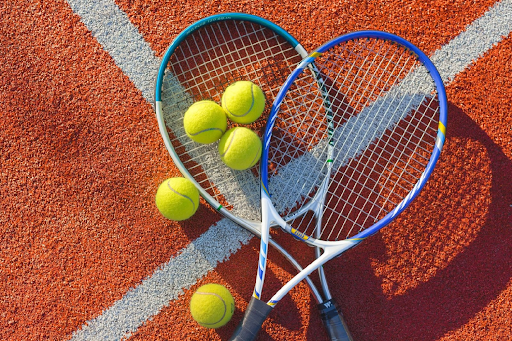 Vợt và bóng tennis