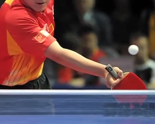 Cầm vợt bóng bàn kiểu dọc