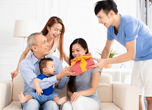 Kinh nghiệm chọn mua quà tặng sức khỏe cho bố mẹ