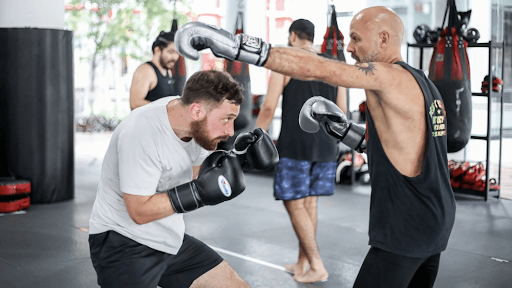 Cách thực hiện kỹ thuật Bobbing và Weaving trong boxing