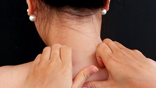 Massage cổ vai gáy bằng tay