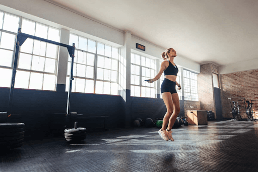 Nhảy dây 100 cái đốt bao nhiêu calo?