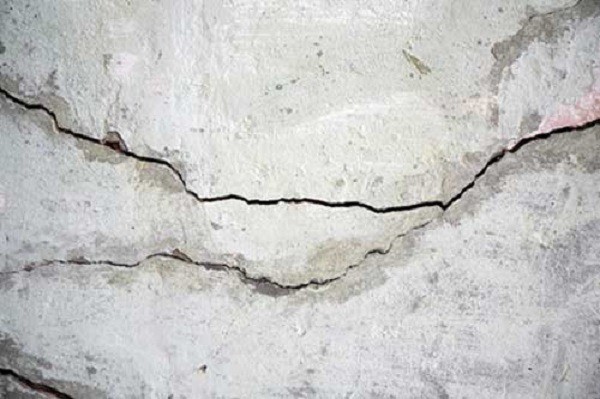 Chống Thấm Khe Nứt Tường Bằng Keo Polyurethane