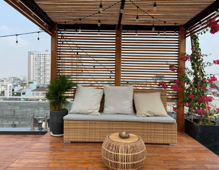 Hướng Dẫn Chọn Sơn Gỗ Ngoài Trời Lotus Luôn Bền Màu