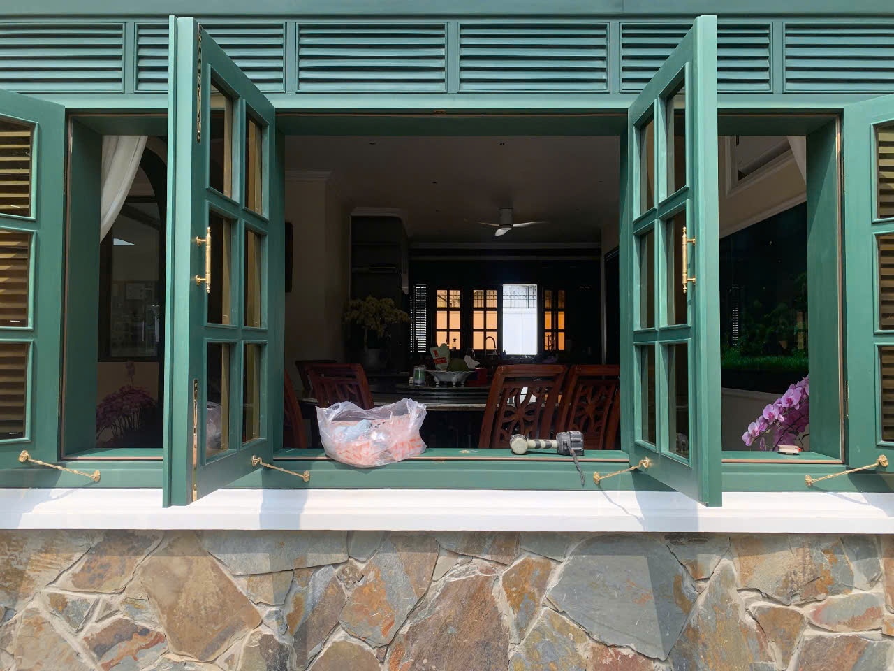 Sơn Gỗ Màu Bệt Ngoài Trời Cao Cấp Lotus Wood Paint – Exterior