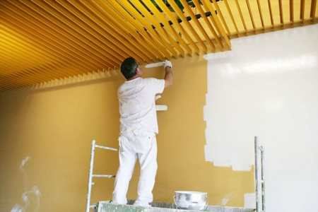 Nên sơn nhà hay dùng giấy dán tường? So sánh chi tiết